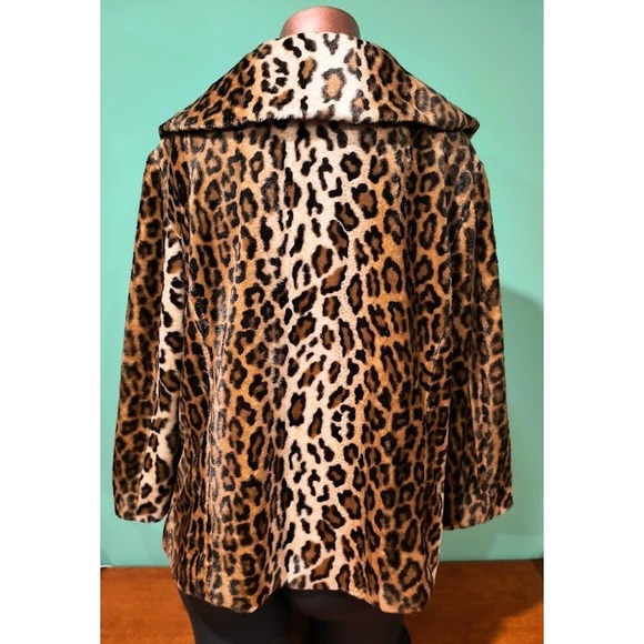 Chico's Faux Fur Leopard Print Jacket Coat with Pockets Button Front Size 2 (12) - Picture 3 of 5